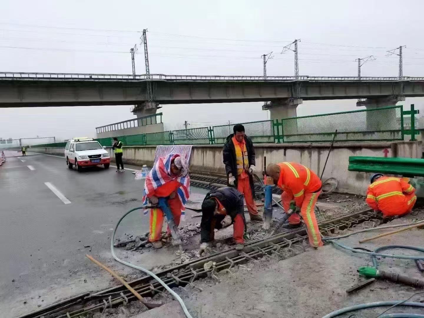 渝水桥梁伸缩缝抢修料